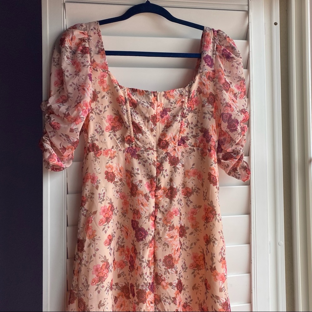 Strangers & Lovers beautiful floral dress - Picture 3 of 6